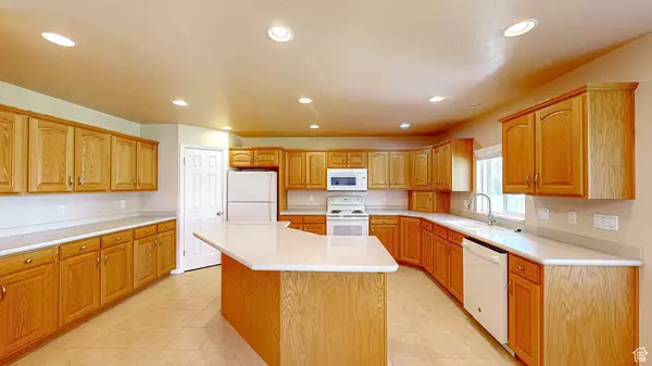 Clinton, UT 84015,2816 W 960 N