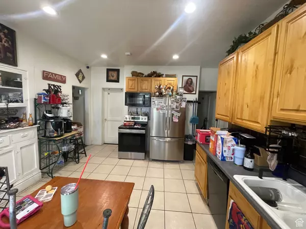 Kaysville, UT 84037,300 S LARKIN LN W