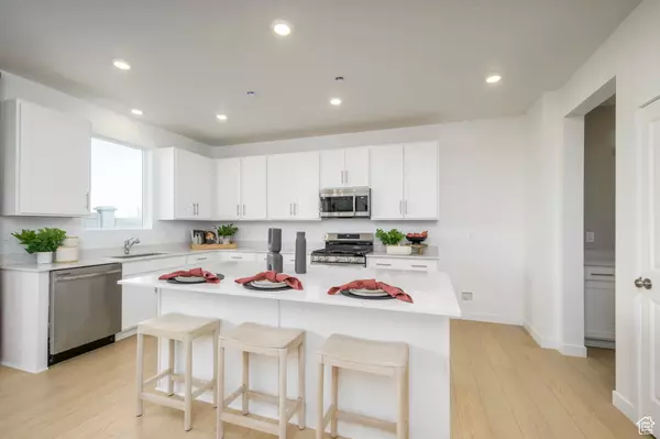 West Jordan, UT 84081,6047 W GARNET GROVE WAY S #225
