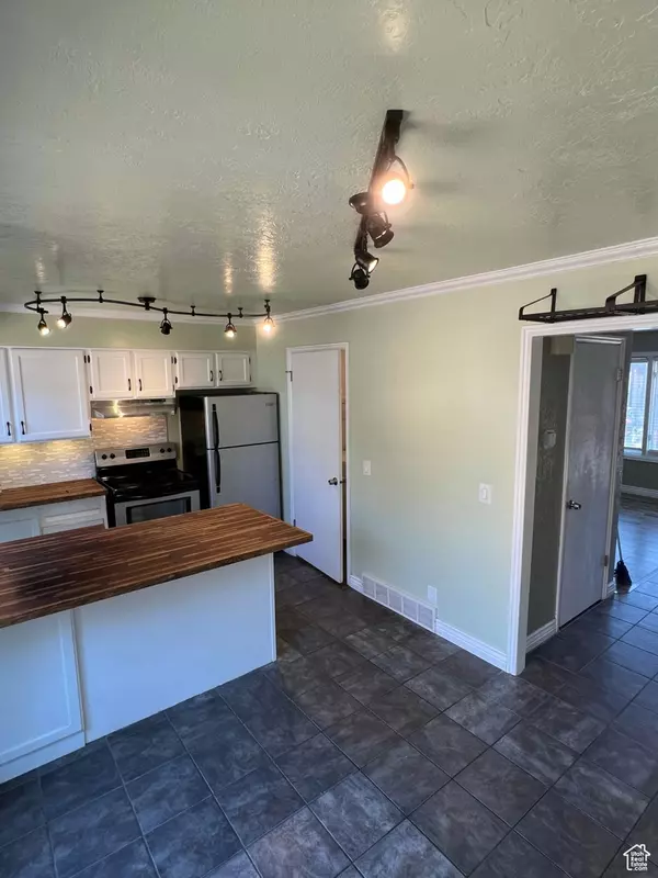 Layton, UT 84041,861 E 575 N