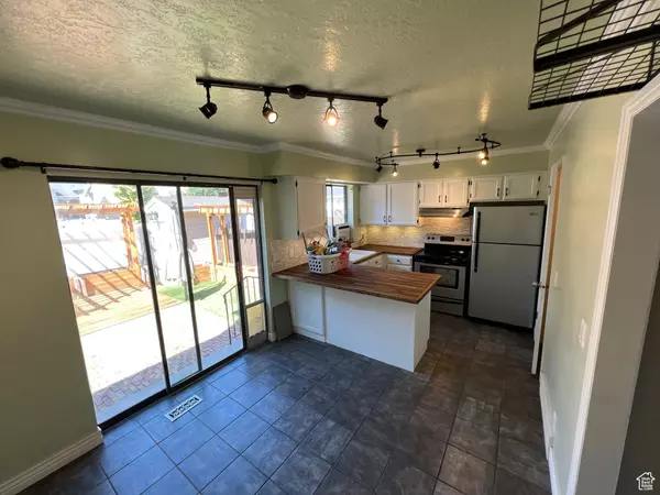 Layton, UT 84041,861 E 575 N