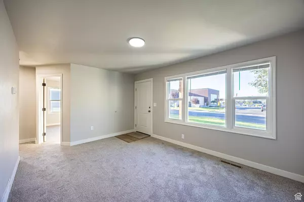 Kearns, UT 84118,4387 W 5570 S