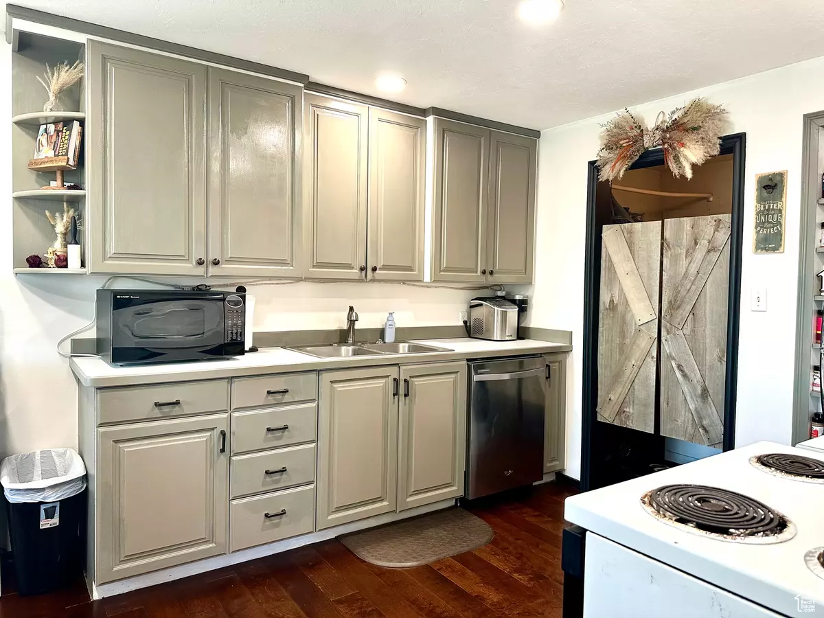 Roosevelt, UT 84066,257 N STATE ST