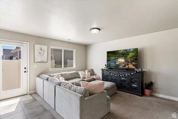 Syracuse, UT 84075,1079 W 2050 S