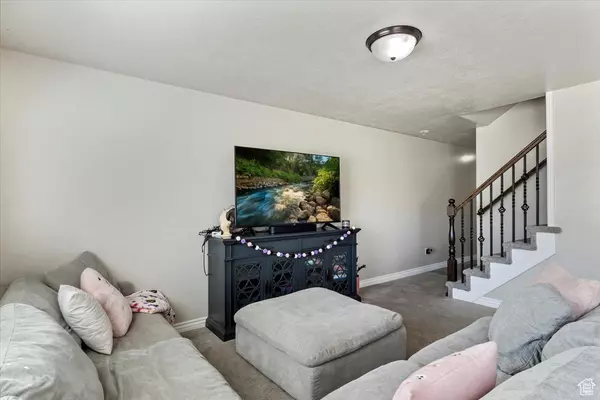 Syracuse, UT 84075,1079 W 2050 S