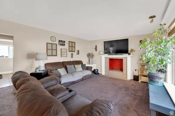 Woods Cross, UT 84087,2008 S 700 W