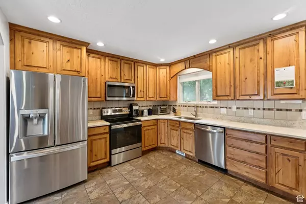 West Jordan, UT 84088,8926 S MIDVALLEY DR S