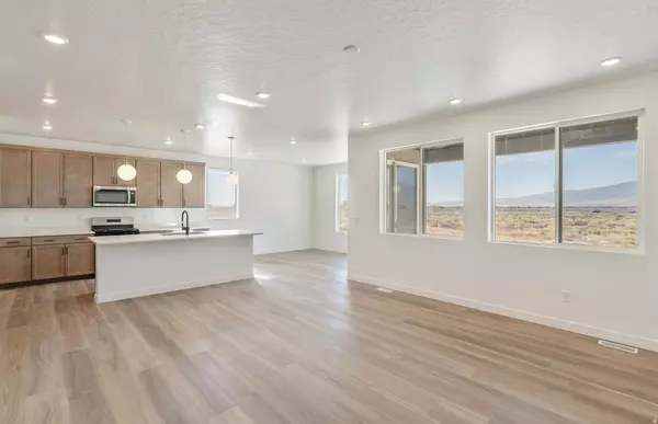 Eagle Mountain, UT 84005,4945 N TOPAZ DR #303