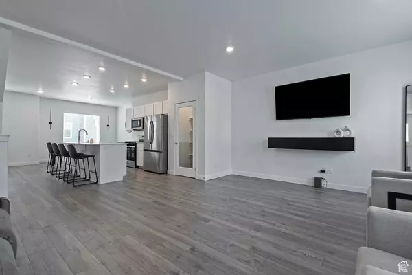 Eagle Mountain, UT 84005,3944 N EAGLE POINT LN N
