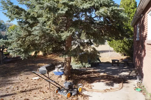 Vernal, UT 84078,176 E 400 S