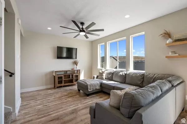 Eagle Mountain, UT 84005,8112 N CLYDESDALE DR E