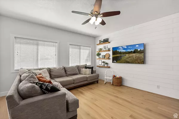 Syracuse, UT 84075,1327 S 1650 W