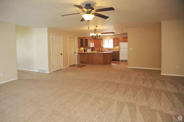 Riverdale, UT 84405,4015 MEADOW WOOD DR