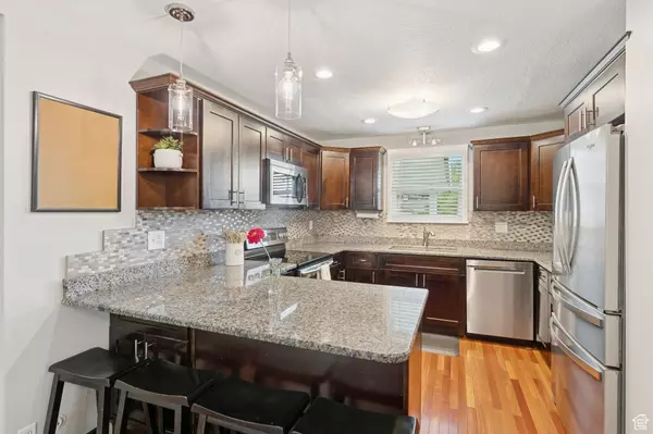 Kaysville, UT 84037,990 MANCHESTER RD E
