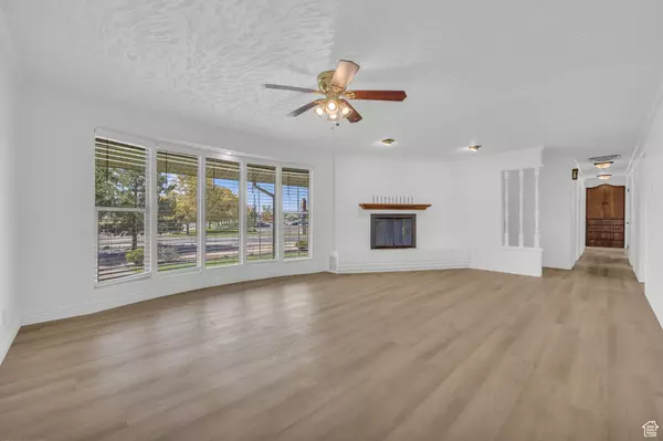 Roy, UT 84067,4796 S 4300 W