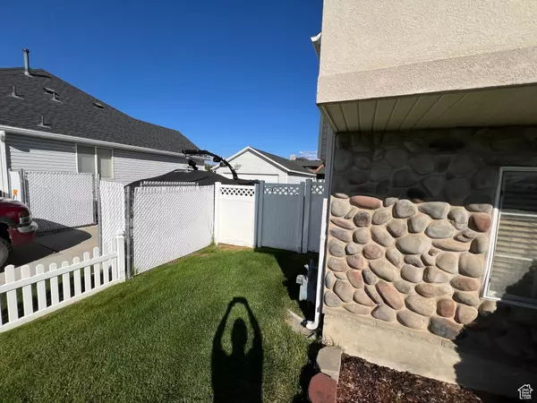 Roy, UT 84067,5644 S 4075 W