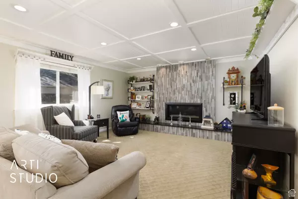 Sandy, UT 84093,2056 E MEADOW LARK WAY