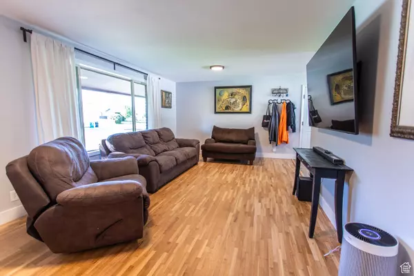 Hyrum, UT 84319,206 N 400 W