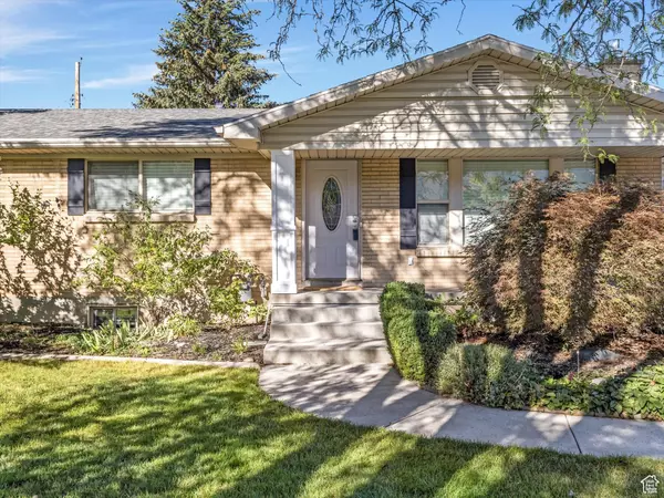 6722 S LAZY BAR CIR, Cottonwood Heights, UT 84121