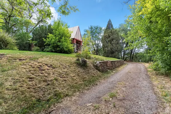 South Ogden, UT 84405,225 CHIMES DR