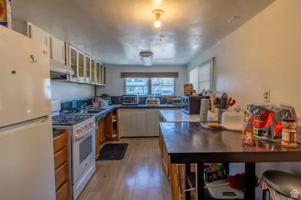 Ogden, UT 84404,333 CHILDS AVE #16C