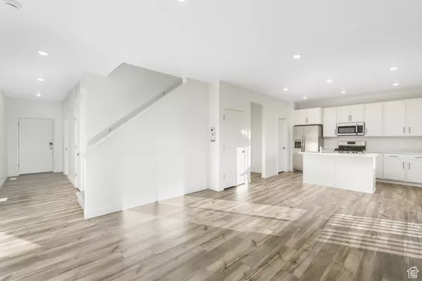 Saratoga Springs, UT 84045,1526 W CHARMER LN #1521