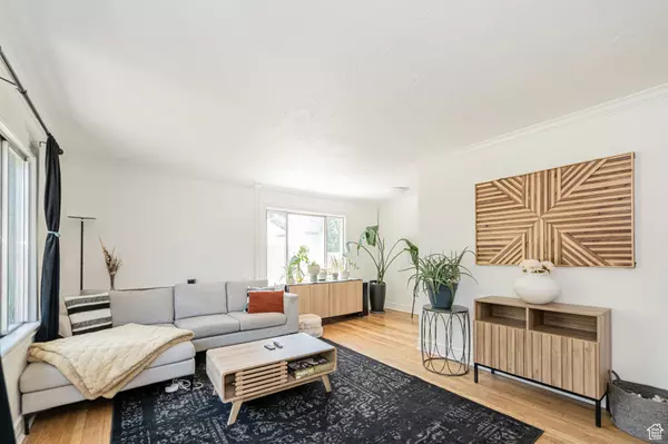 Ogden, UT 84403,3065 S IOWA AVE E