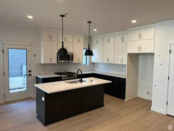 South Jordan, UT 84009,6982 W LAKE AVE