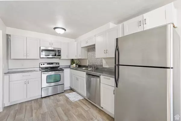Salt Lake City, UT 84116,768 N REDWOOD RD #19