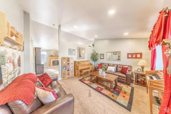 Layton, UT 84041,1553 N 250 E