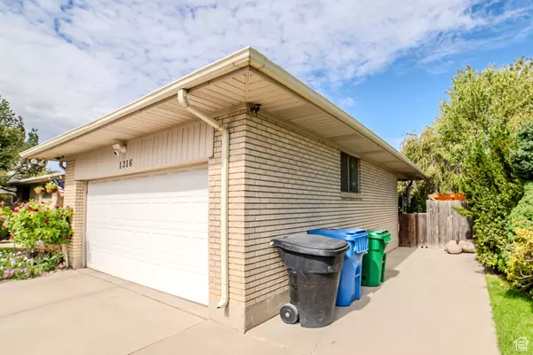 Taylorsville, UT 84123,1316 W PINEWOOD DR S