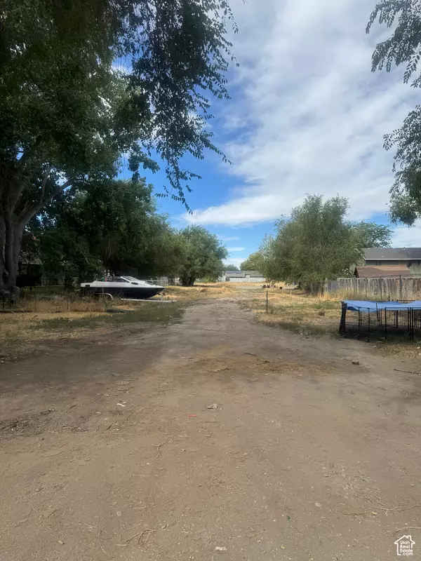 Salt Lake City, UT 84116,261 N REDWOOD RD W