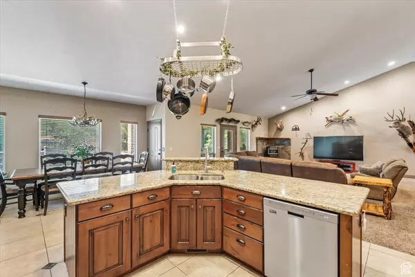 Bluffdale, UT 84065,1586 W ROCK HOLLOW DR