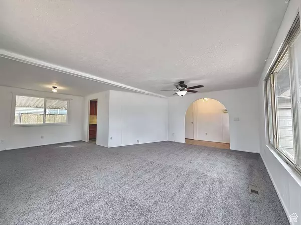 Roosevelt, UT 84066,629 N 400 E