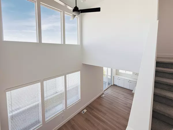 Midvale, UT 84047,285 E VAUGHN LN #13