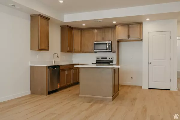 North Ogden, UT 84414,247 E 1825 N #11