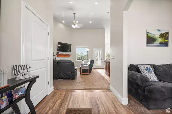 Lake Point, UT 84074,1426 E CLUFF LN