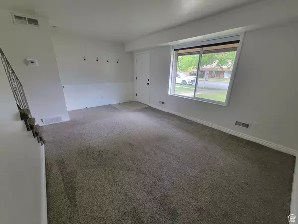 Ogden, UT 84404,151 E SOUTHWELL ST N #9