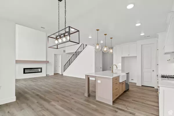 Farr West, UT 84404,2427 W 2950 N #100