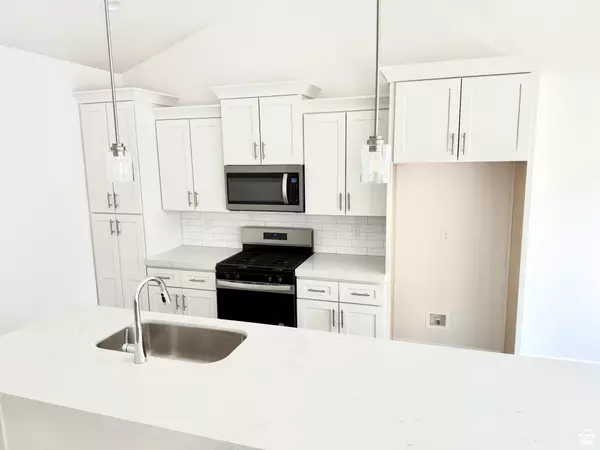 Midvale, UT 84047,7366 S WOOD LILY CT W #27