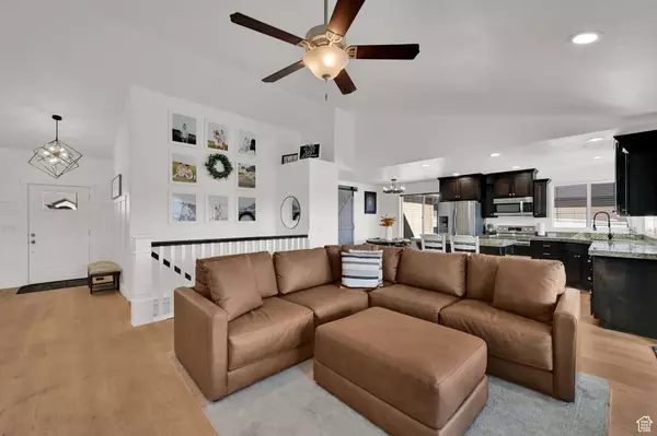 2405 W 2825 N, Farr West, UT 84404