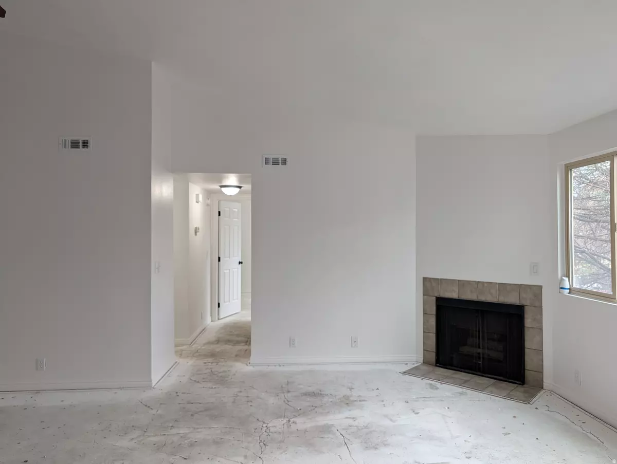 Midvale, UT 84047,955 E CREEKHILL LN #31