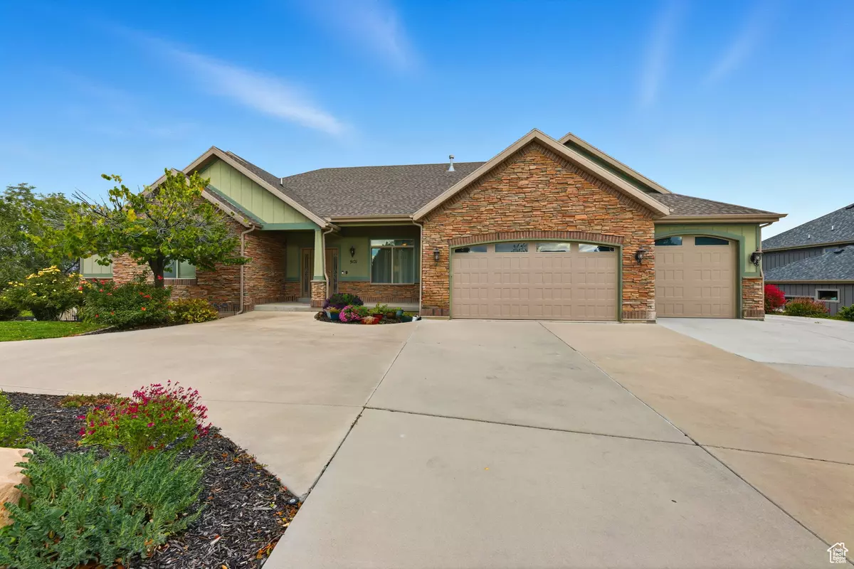 West Jordan, UT 84088,9121 S HIDDEN PEAK DR W