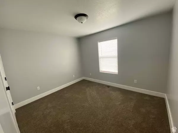 Roosevelt, UT 84066,493 E 1035 S