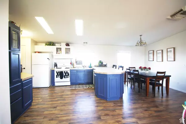 Vernal, UT 84078,374 W 2050 S