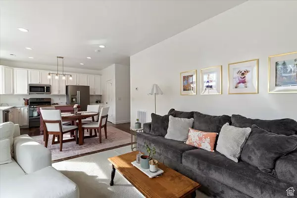 Syracuse, UT 84075,2067 W 3290 S