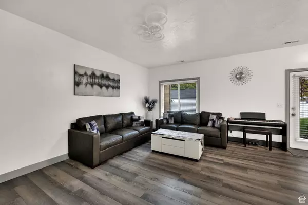 Midvale, UT 84047,7187 S 420 E