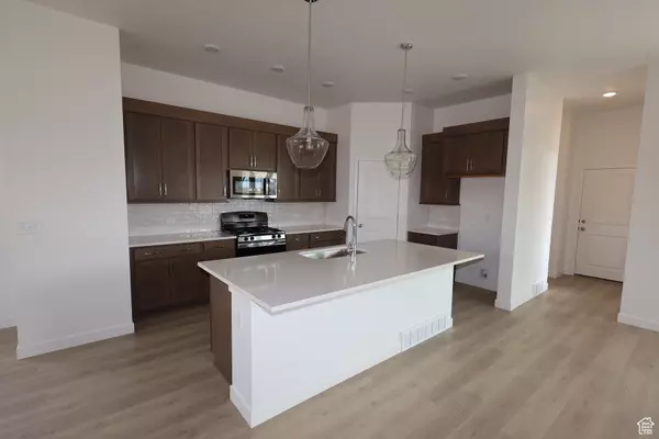 West Jordan, UT 84081,7261 W HIDDEN HILLS WAY