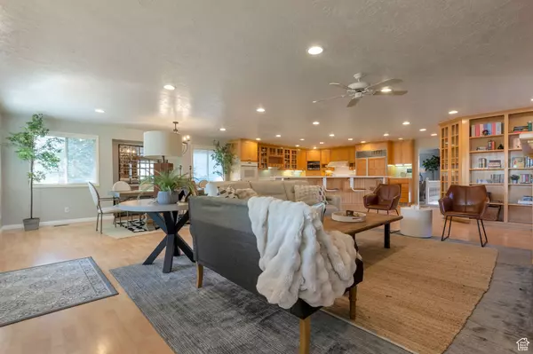 Woods Cross, UT 84087,913 W 2025 S