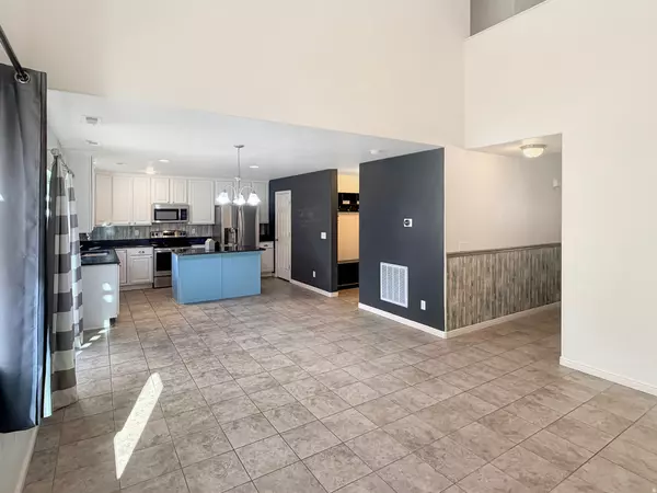 North Salt Lake, UT 84054,920 W STONEHAVEN DR